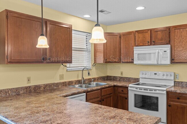 Foto del edificio - 254 Carmel Woods Dr