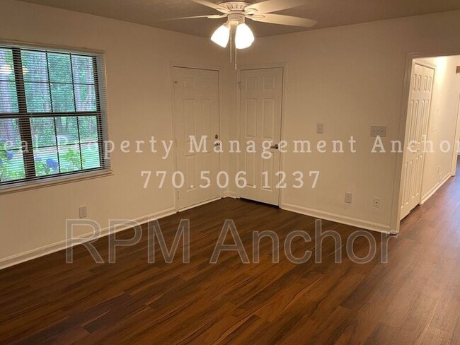 Building Photo - 505 Oakwood Manor Dr