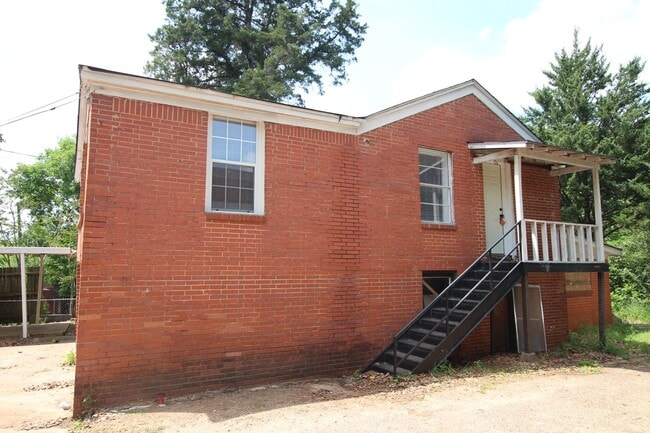 Building Photo - 1420 E Houston St