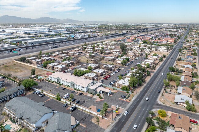 Foto aérea - Hallcraft Villas West