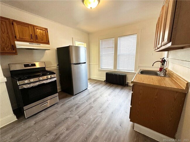 Building Photo - 119 Edna Ave