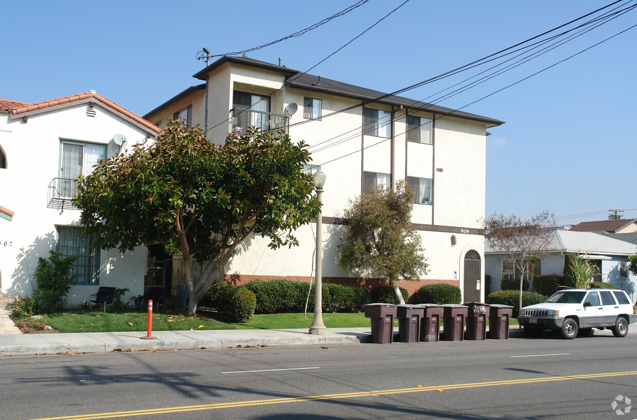 Foto del edificio - 909 E Chevy Chase Dr