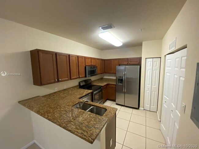 Foto del edificio - 8740 NW 97th Ave