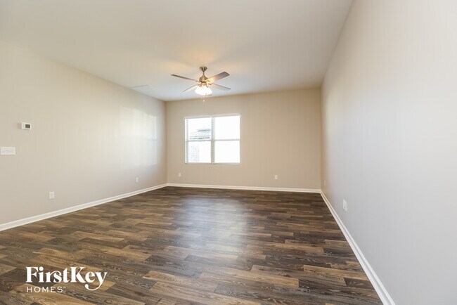 Foto del edificio - 1040 Lonergan Cir