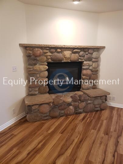 Building Photo - Clean 3 Bedroom Basement Unit Available Now!