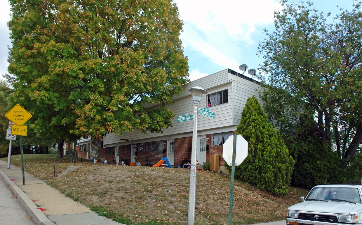 Primary Photo - 4301 Buchanan Ave