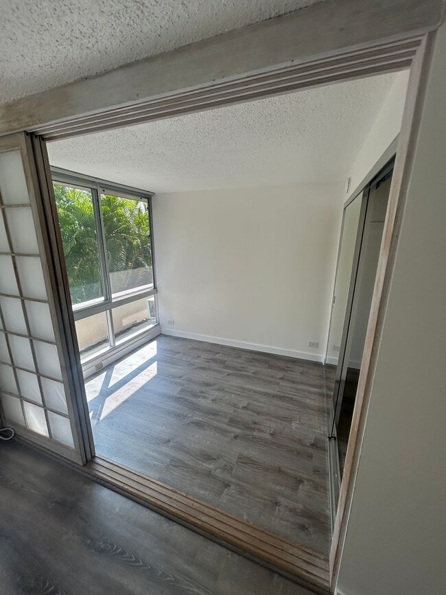 Building Photo - Renovated 2-Bedroom in Makiki – Pet Friendly!