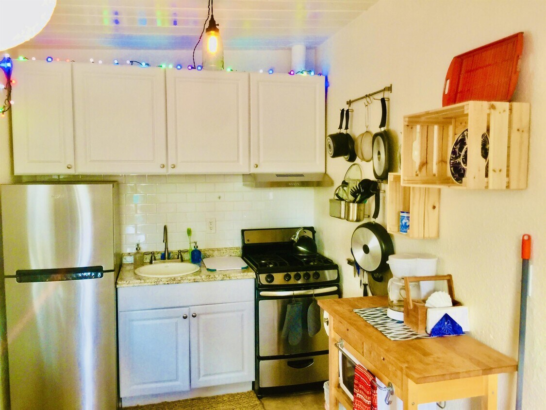 Primary Photo - 2766 Island Ave