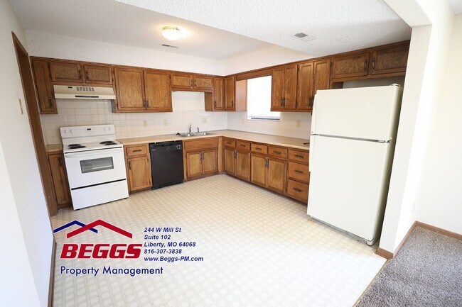 Foto del edificio - 213 Dains 3BR/ 2.5BA Duplex Liberty