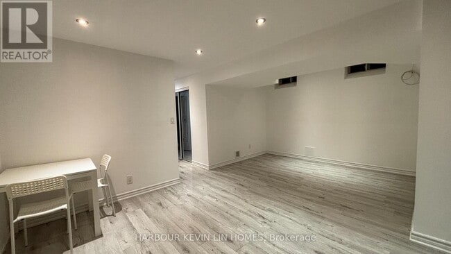 Building Photo - 8 Hacienda Dr