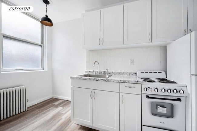 Building Photo - 752 9th Ave