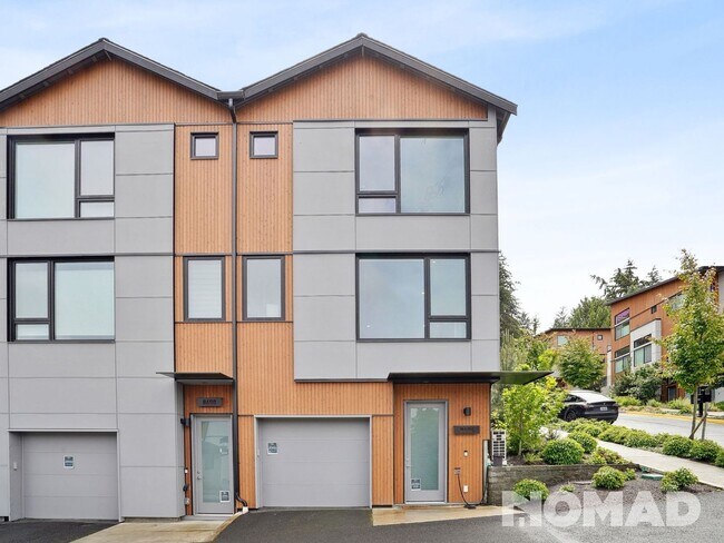 Building Photo - 3 Bedroom Townhome in Seattle
