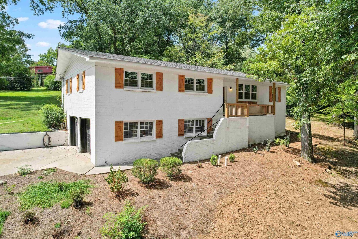 Foto principal - 7916 Valley View Dr SE