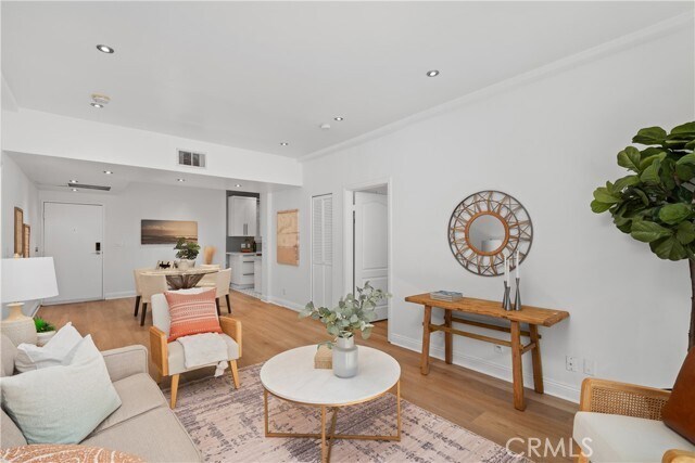 Foto del edificio - 828 N Hudson Ave