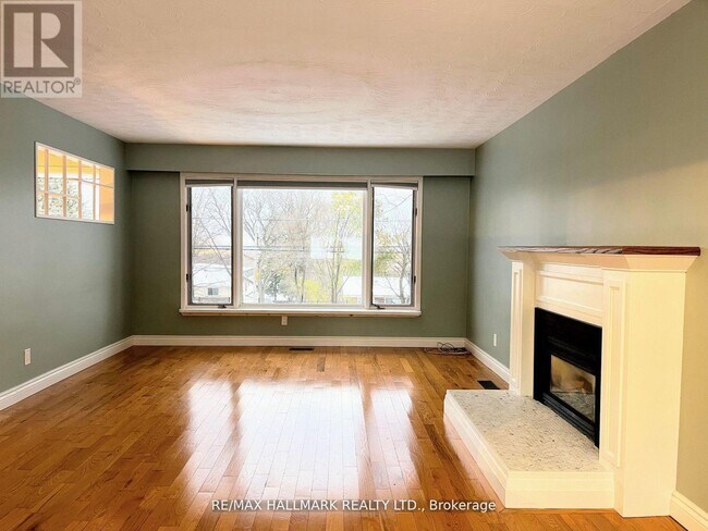Building Photo - 587 Spillsbury Dr