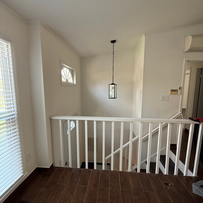 Sala de estar - 8632 Conklin Pl