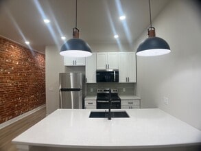 Building Photo - 121 W Sharpnack St