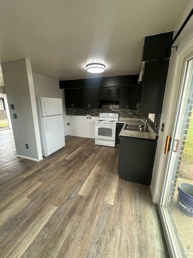 Building Photo - 4365 Powell Rd