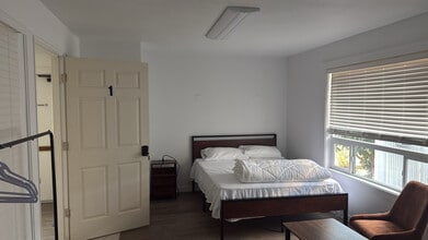 Building Photo - 327 5th Ave S