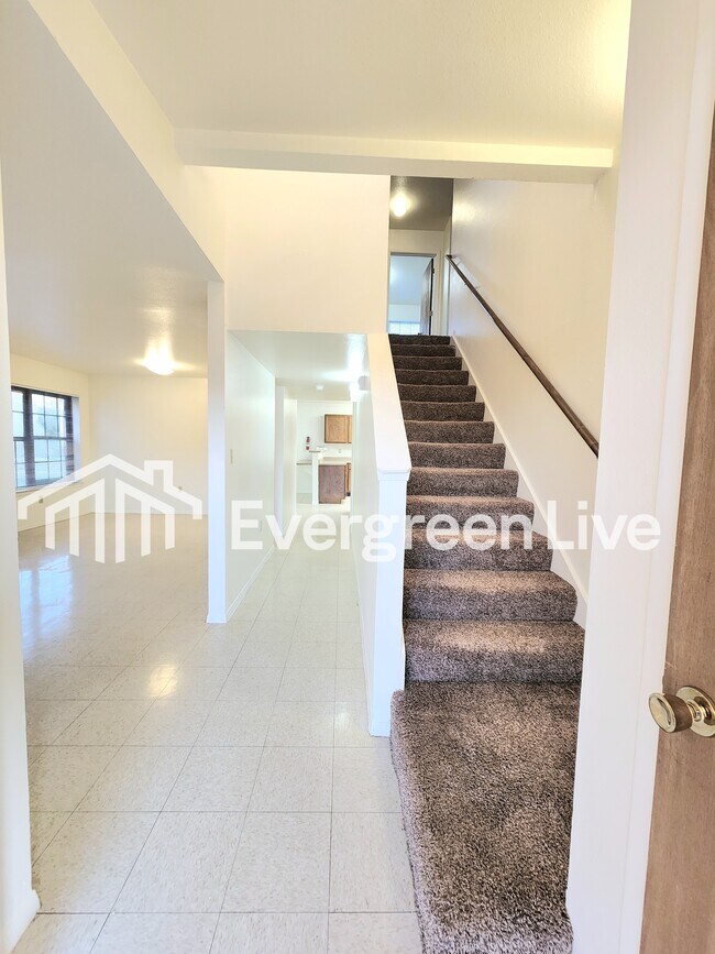 Foto del edificio - 213 Raven Dr