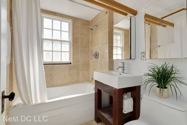 Foto del edificio - 3001 Porter St NW