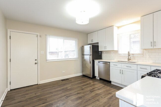 Foto del edificio - 776 Greenbay Ave