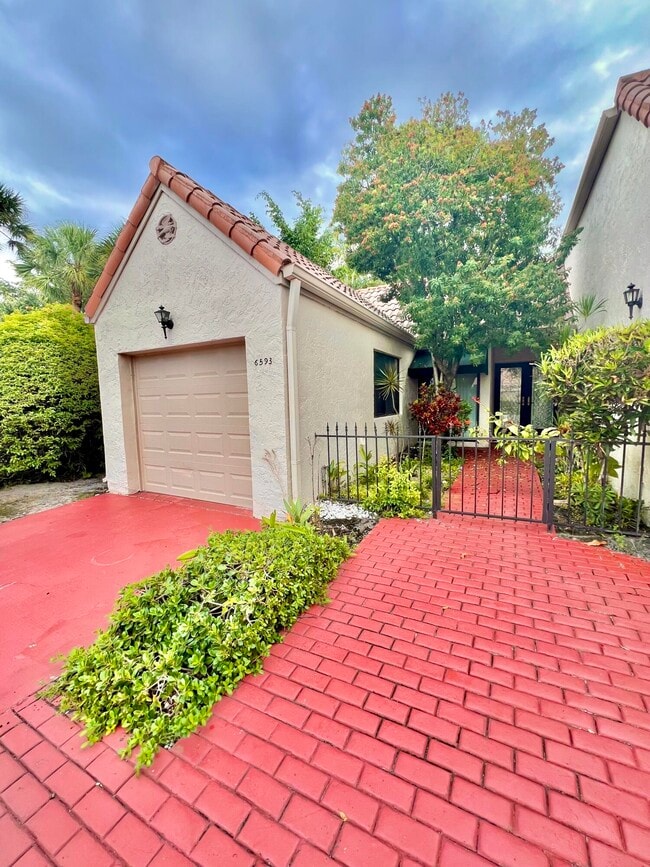 Building Photo - 6593 Las Flores Dr