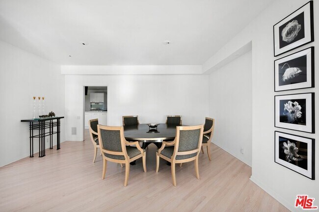 Foto del edificio - 1047 Somera Rd