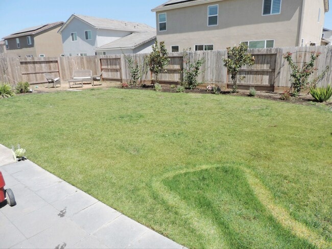 Building Photo - 6320 W San Gabriel Ave