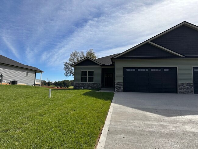 Foto del edificio - 824 Otter Creek Rd