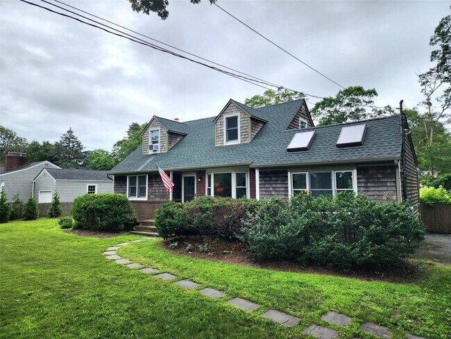 Foto del edificio - 122 Lewis Rd
