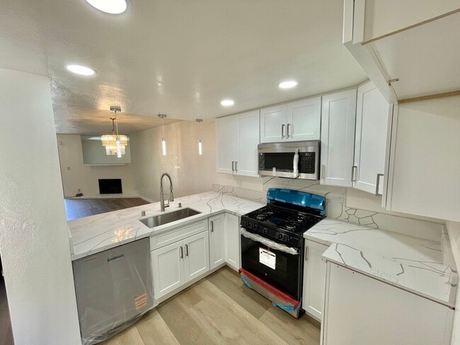 Building Photo - 936 Fairway Ave