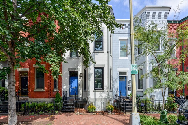 Building Photo - 510 D St NE