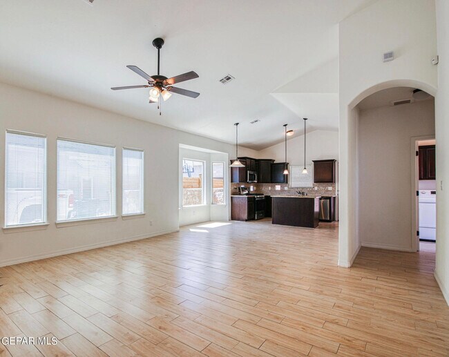 Foto del edificio - 14385 Tobe Davis Dr