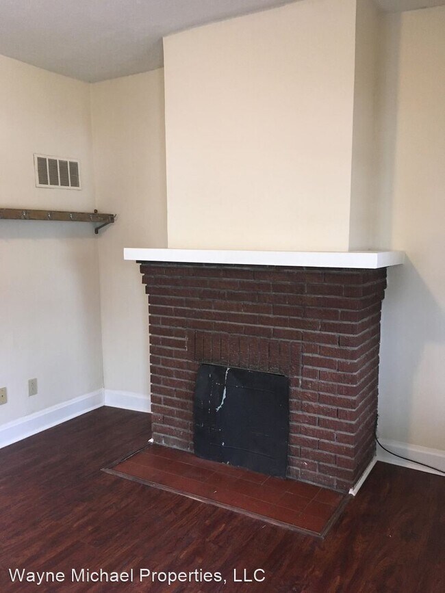 Building Photo - 2 br, 1 bath House - 370 Bucoto Court
