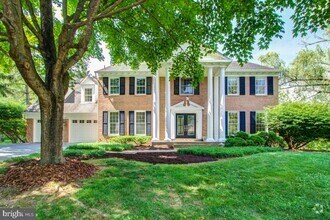 Building Photo - 9401 Fox Hollow Dr
