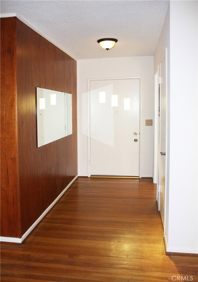 Foto del edificio - 8625 Crescent Ave