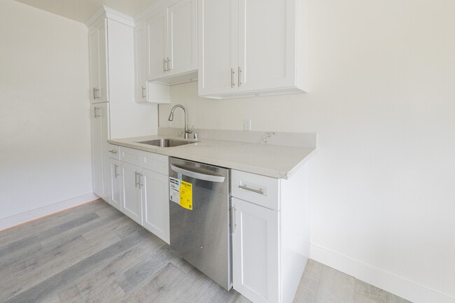 Foto del edificio - 10043 Haines Canyon Ave