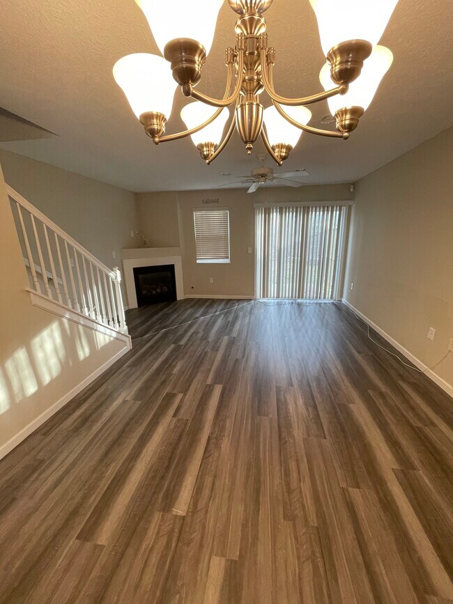 Foto del edificio - 8454 Diversey Loop
