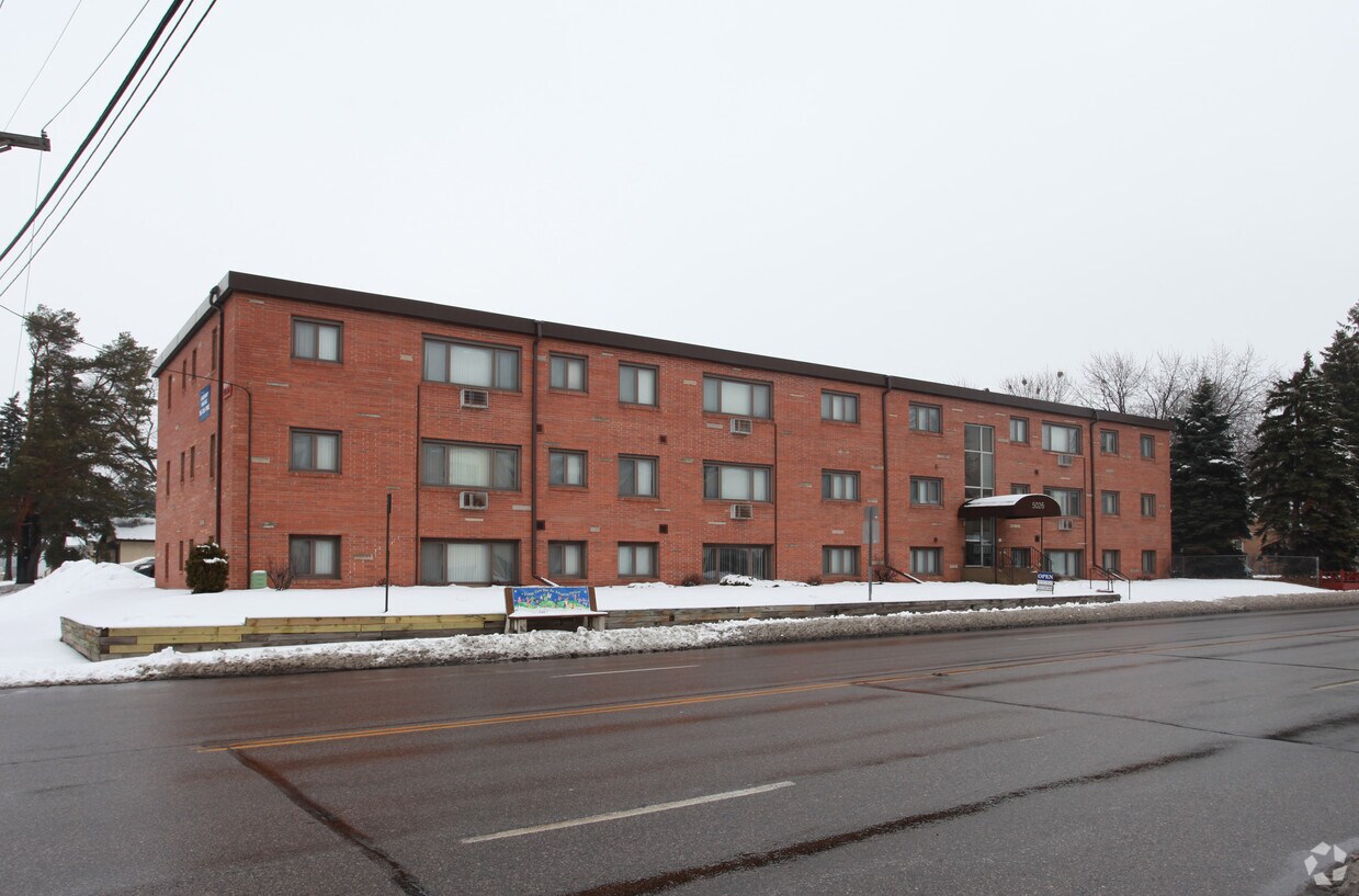 Foto del edificio - North Robbinsdale Apartments