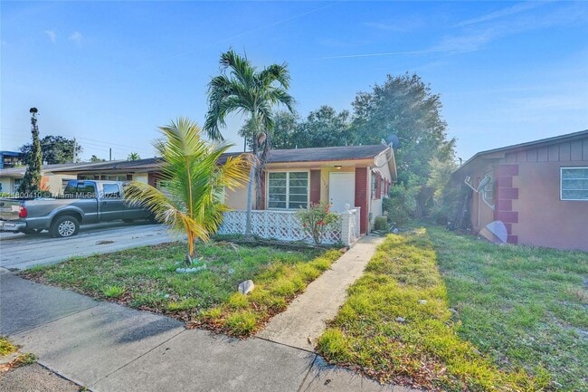 Building Photo - 16980 N Miami Ave