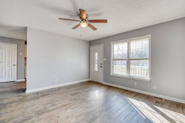 Foto del edificio - 115 Grant Avenue, Oak Grove, KY 42262