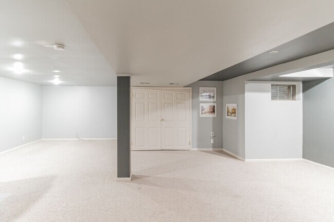 Building Photo - 48 Stonehurst Ct
