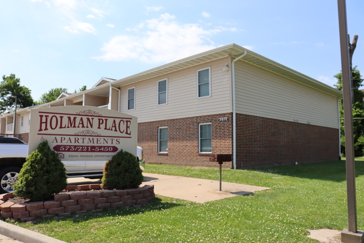 Primary Photo - Holman Place Apartments