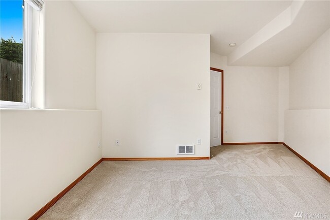 Building Photo - 11310 Sunnyside Ave N