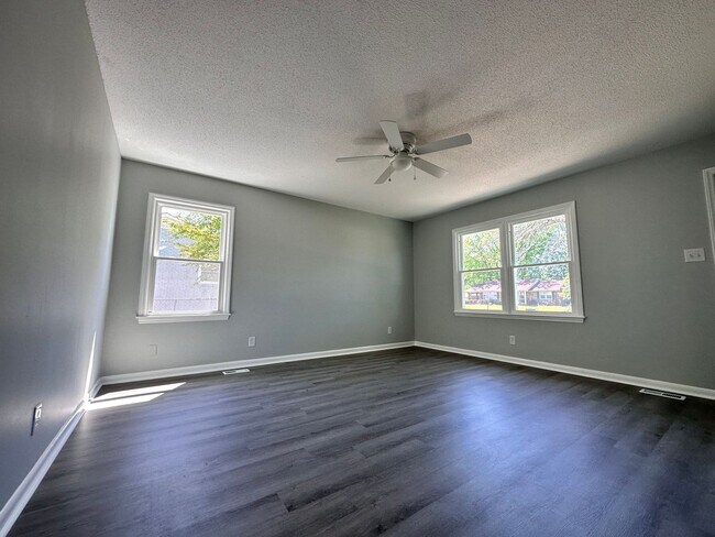 Foto del edificio - Exclusively Offered By Muse Realty, LLC