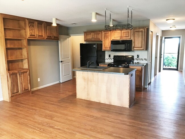 Building Photo - 3D Tour Available - 1-Car Garage + Fenced-in Yard + LVT Flooring! Available July 3rd!