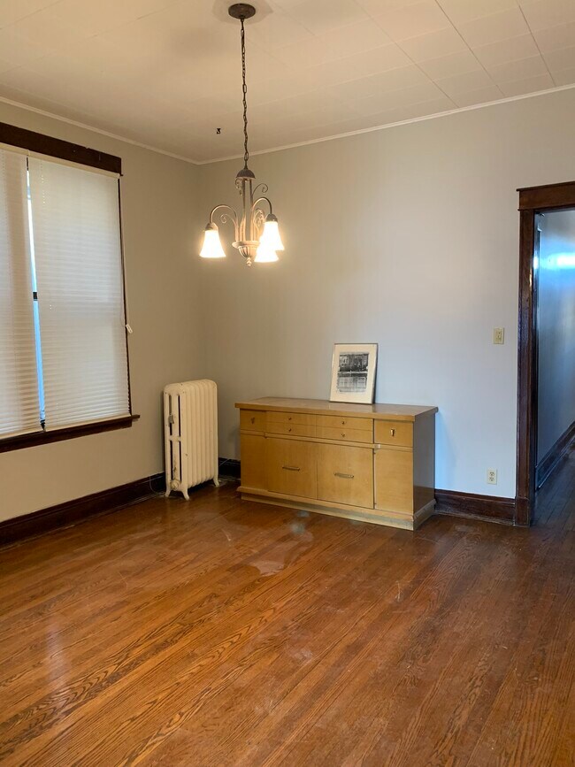 Foto del edificio - 121 West 1st Street, Unit Apt 1