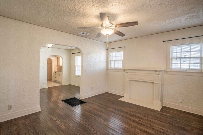 Foto del edificio - 1220 S Zunis Ave