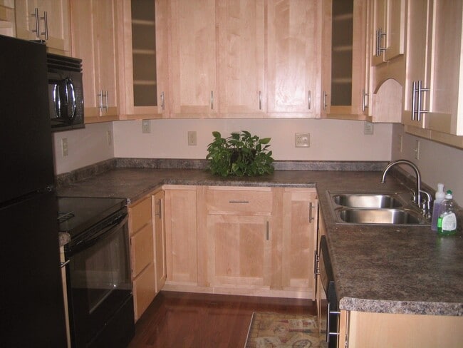 Building Photo - 1708 Kildahl Ave